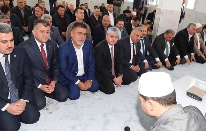 Reyhanlı Belediyesi iş hanı içerisinde yaptırılan Kubbetül Sahra Camii'sinin açılışı dualarla gerçekleşti.